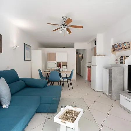 Apartment Geranios 82