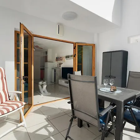 Appartement Geranios 82 *